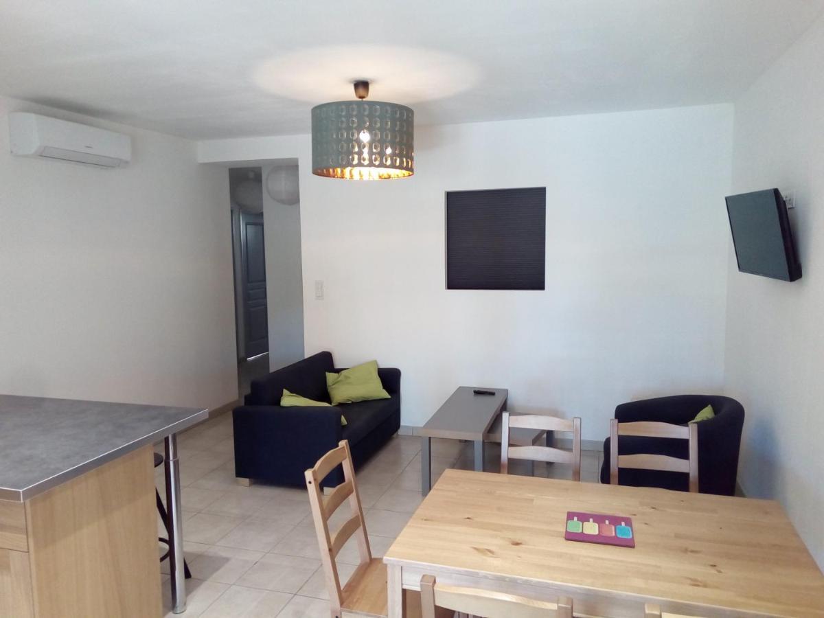Gites Le Pressoir Vias Exterior photo