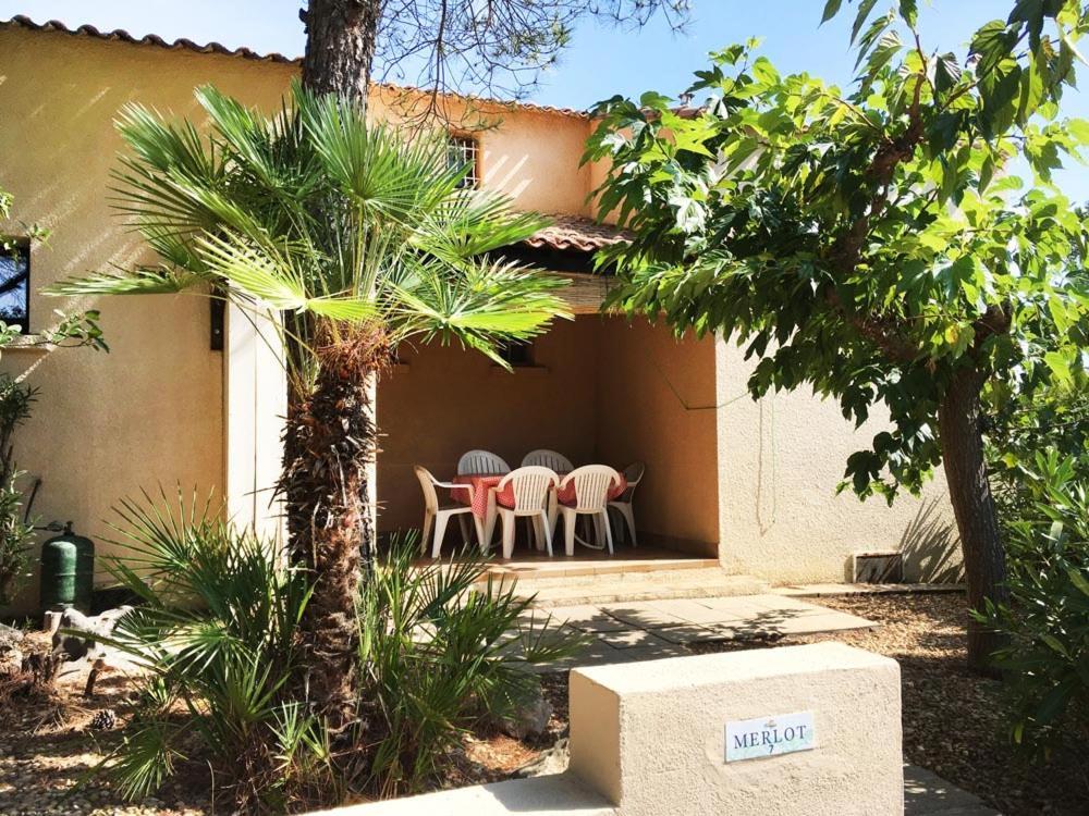 Gites Le Pressoir Vias Exterior photo