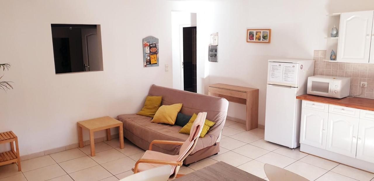 Gites Le Pressoir Vias Exterior photo