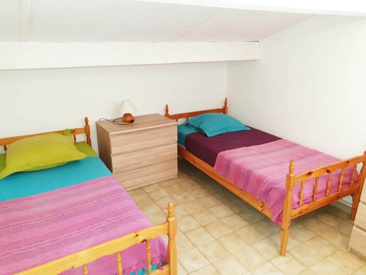 Gites Le Pressoir Vias Exterior photo