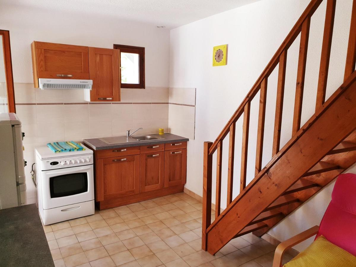 Gites Le Pressoir Vias Exterior photo