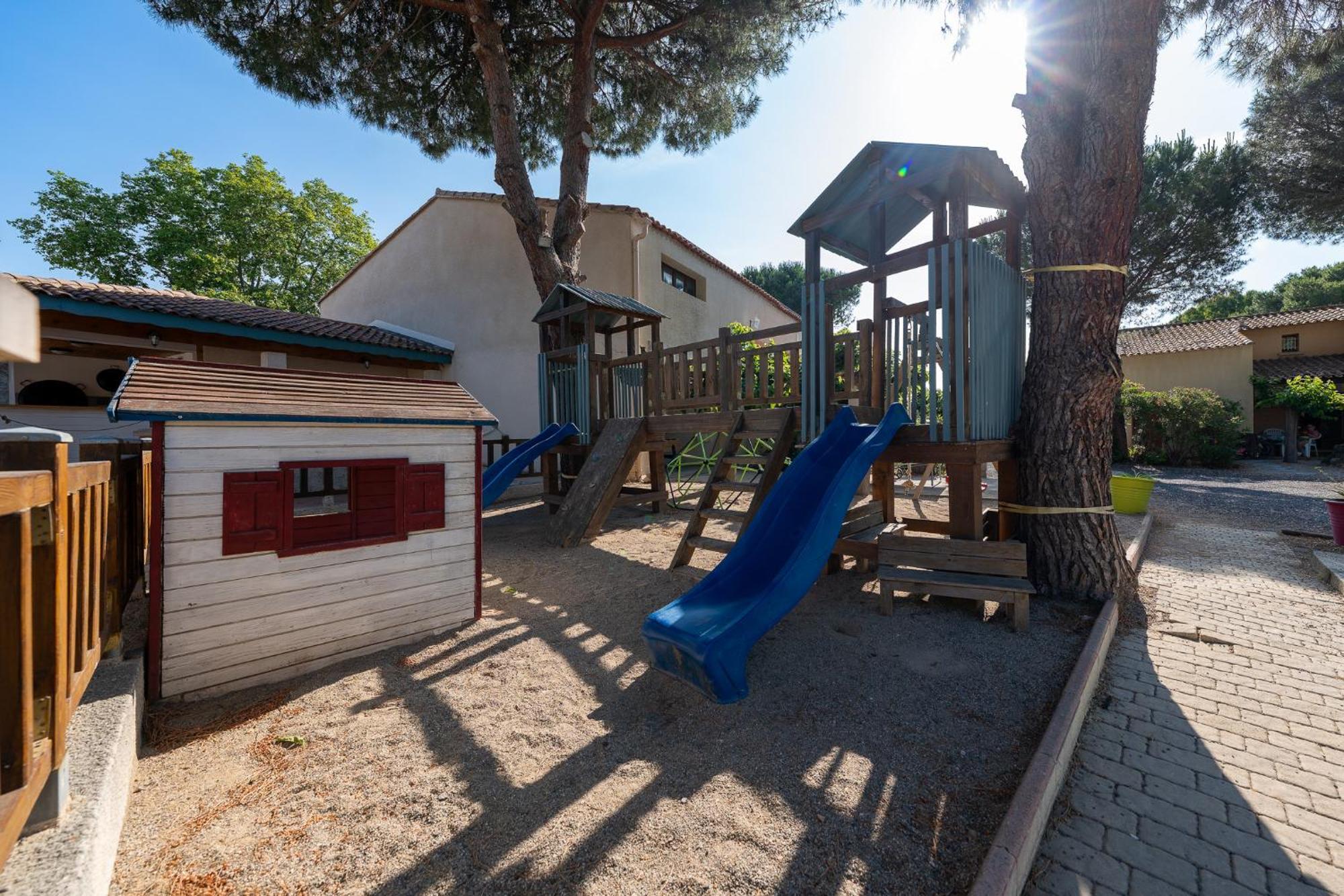 Gites Le Pressoir Vias Exterior photo