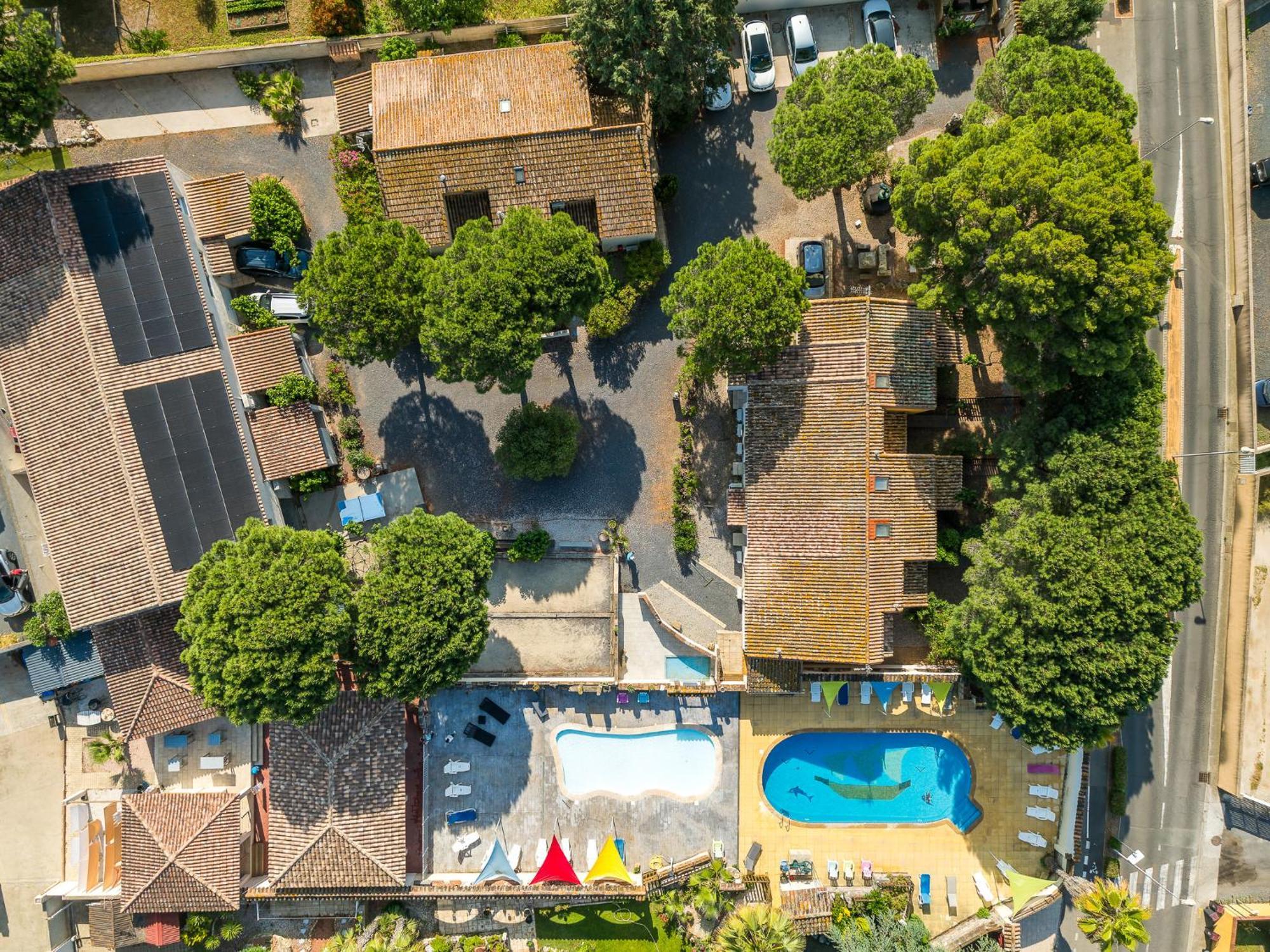 Gites Le Pressoir Vias Exterior photo