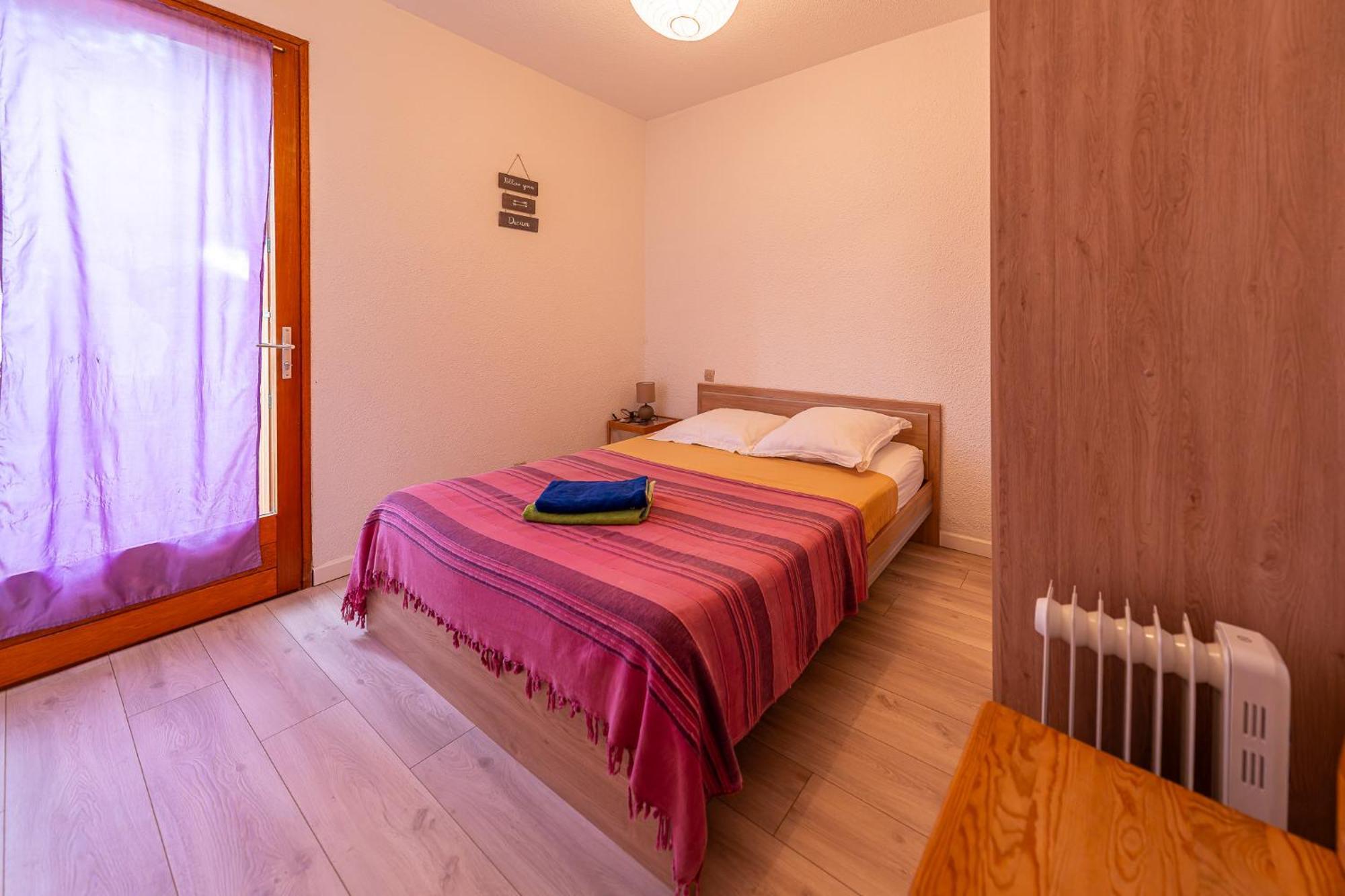 Gites Le Pressoir Vias Exterior photo