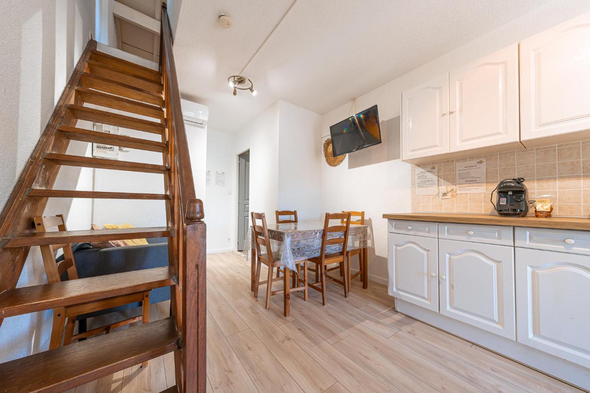 Gites Le Pressoir Vias Exterior photo
