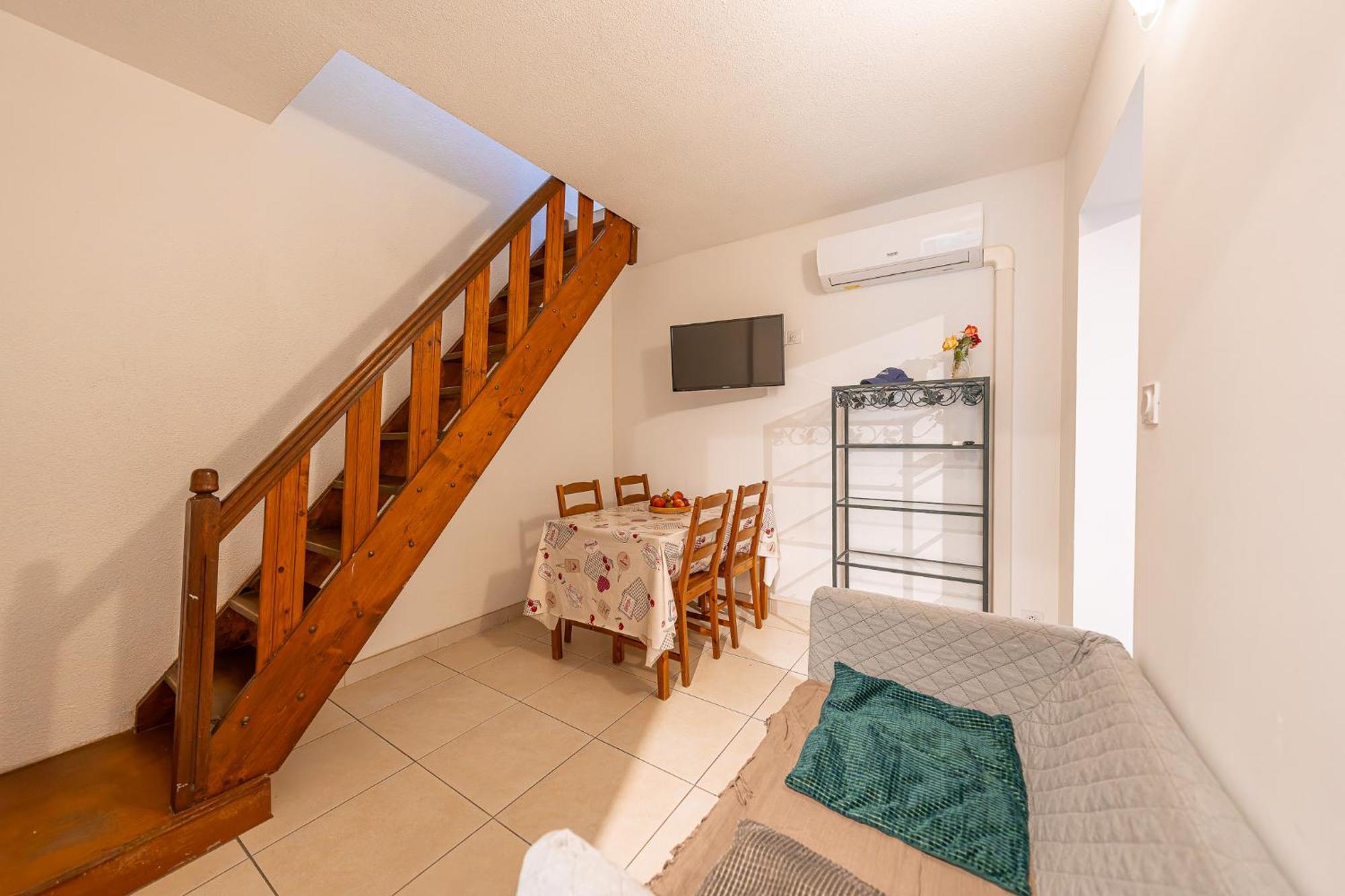 Gites Le Pressoir Vias Exterior photo